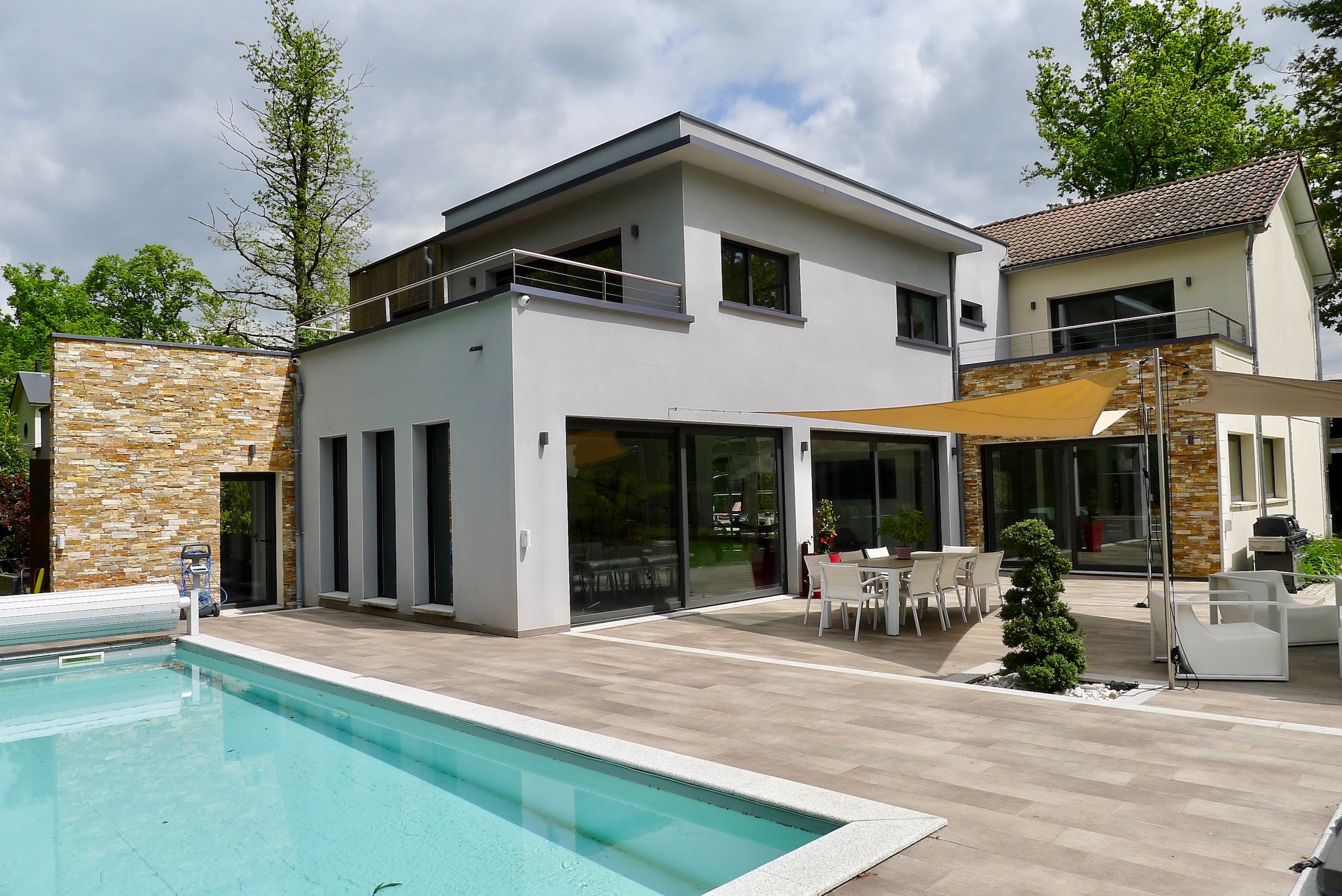 Maison contemporaine avec piscine sur un parc de 4000m2 Laurent Lesage